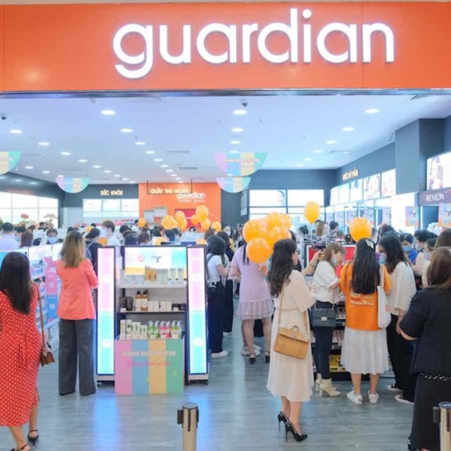 Guardian Ni Sư Huỳnh Liên, Tân Bình